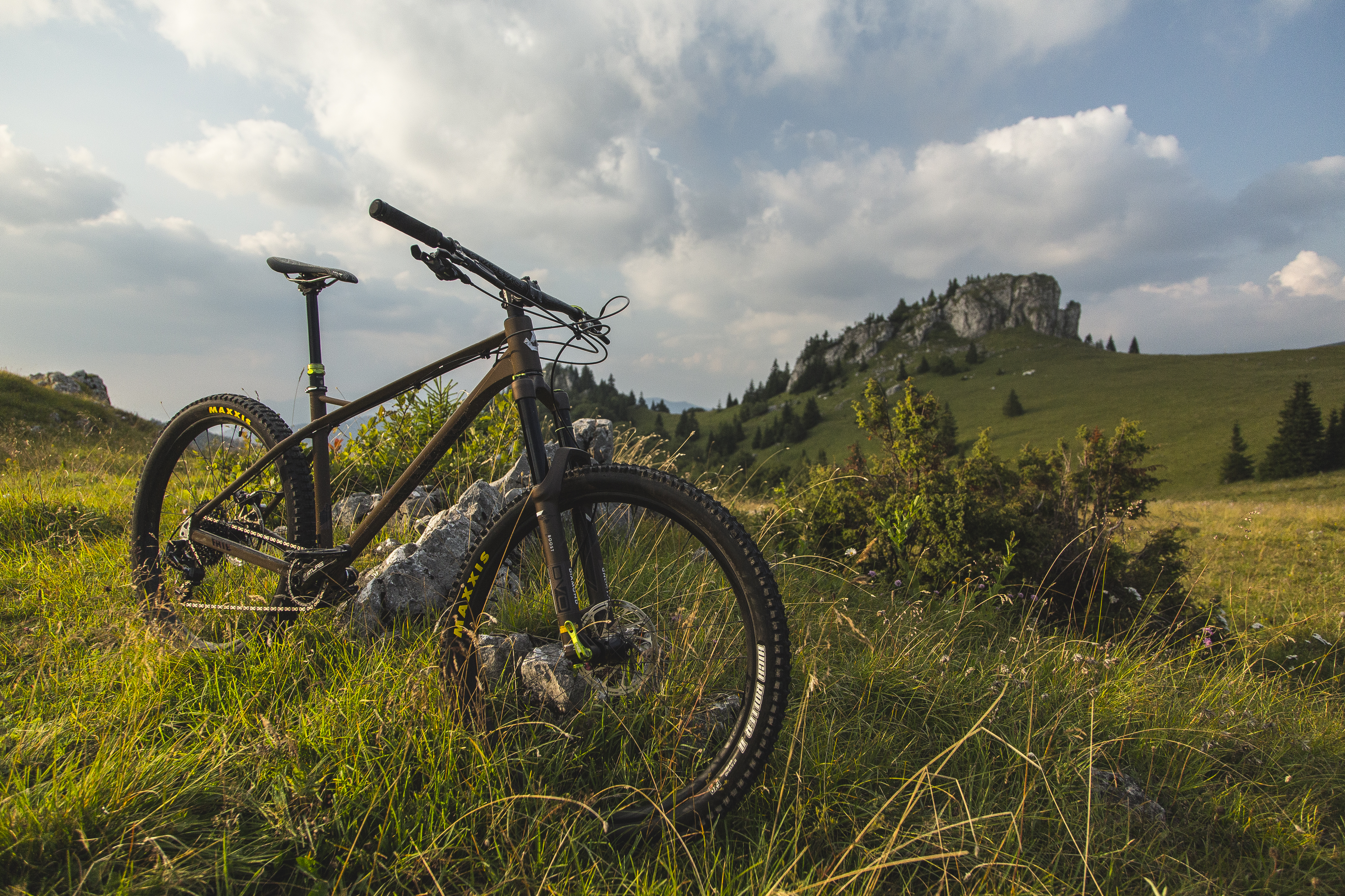 Jazdec na horskom bicykli